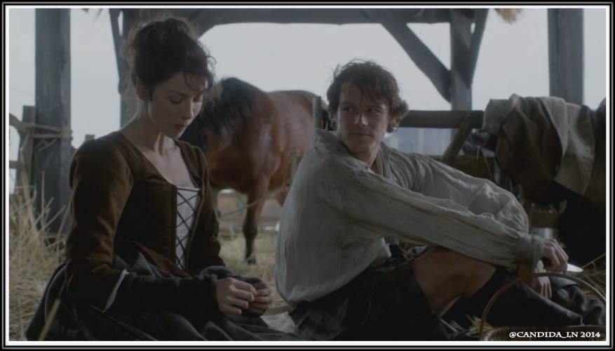 Claire & Jamie (Caitriona Balfe & Sam Heughan) have lunch in the stable.